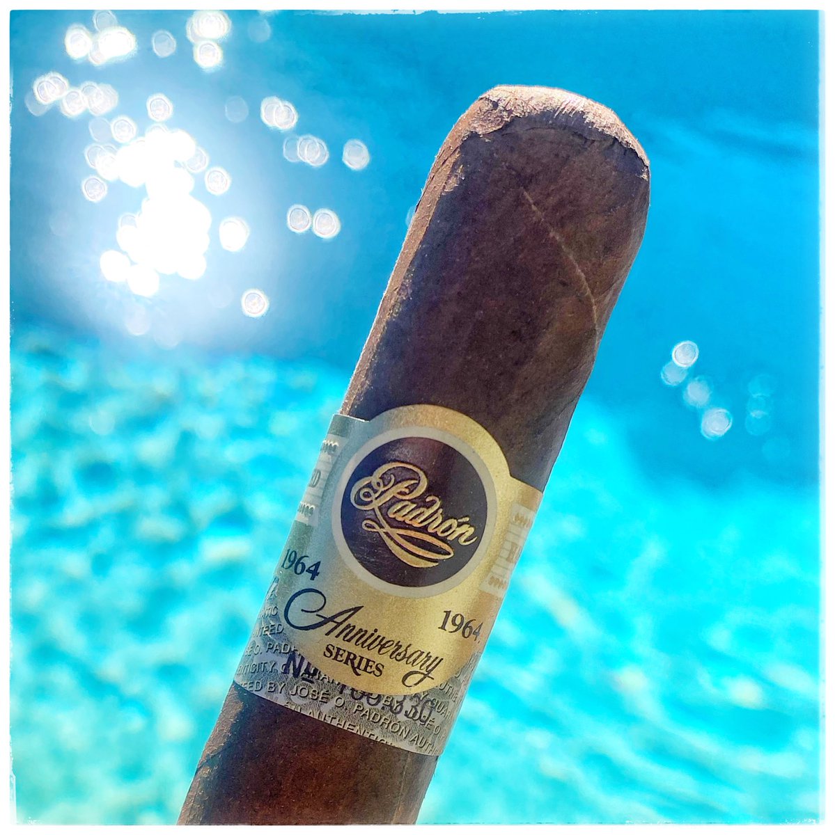 cigarboxlv's tweet photo. Start the New Year off right. We’re open!

#cigar #cigars #botl #sotl #cigaraficionado #cigarbox #cigarboxlv #vegas #lasvegas #nowsmoking https://t.co/CMunGvFSOM