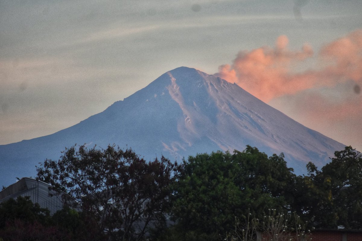 El primer amanecer del año, que tengan un excelente, bendecido inicio de semana, mes y año, saludos desde Chalcatzingo <a href="/YODEBUENAS/">Miguel Barrientos Mx</a> <a href="/YoAmoLa99/">AmoLa99 💙🎶📻 #YoAmoLa99</a> <a href="/Guirnalda18/">🦋👑 Princesa bendecida 👑🦋</a> <a href="/UriosYadir5439/">Yadira Urios</a> <a href="/Yacklinesd/">Yackline</a> <a href="/Chigolin_/">Chigolin</a> <a href="/diazcabelloma/">Asesor Automotriz 🚗🚘🛣️📌☕🎙️⛰️🚲🏕️</a> <a href="/chilukaas/">Roberto Conde Ortiz</a> <a href="/ErennChU/">𝓔𝓻𝓮𝓷 𝓒𝓱𝓪𝓿𝓮𝔃 ★🔥</a> @MorochoAvendano