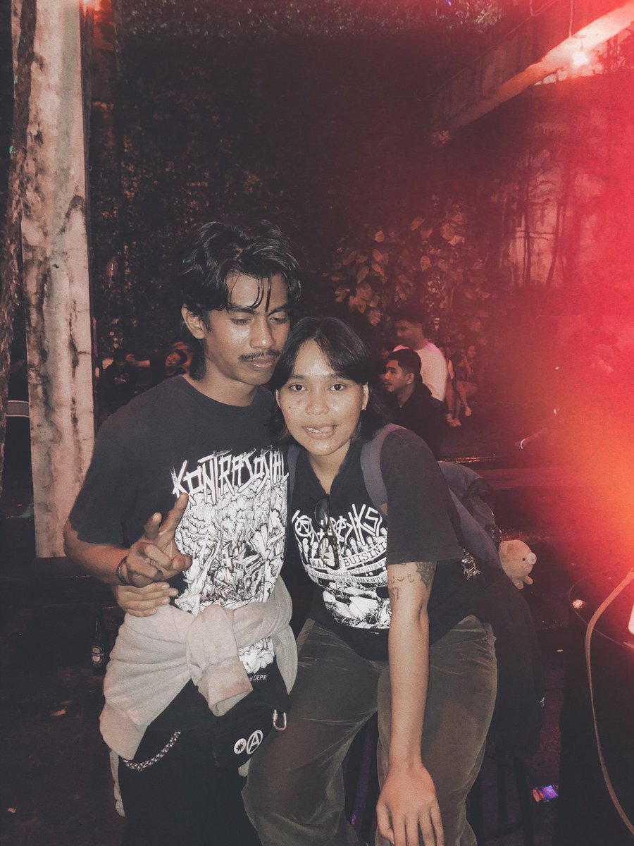 sii_adee's tweet photo. Tahun boleh baru, tapi aku tetap stay with u 

Ea ea https://t.co/9vnRp8GGm7