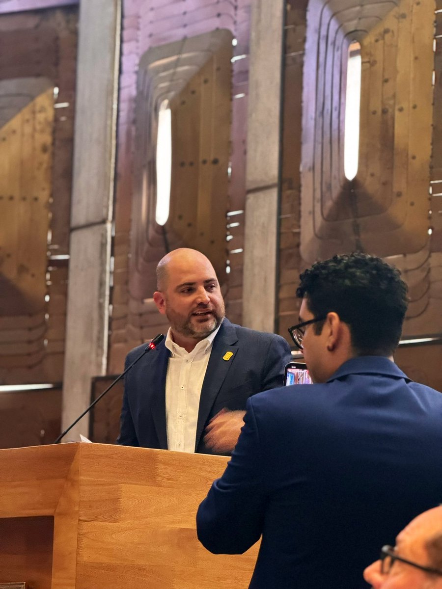 Felicitaciones al nuevo Presidente de la Asamblea de Antioquia <a href="/asambleadeant/">Asamblea Departamental de Antioquia</a> Dr. <a href="/andresfbedoya/">Andrés Felipe Bedoya</a> Lealtad y compromiso con lo social.