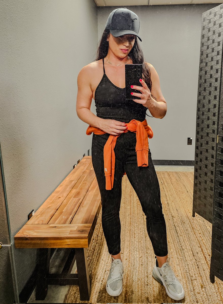 I'm new on here, and I'm a long way from 1k. Can you help a girl out if you haven't already? Much love and thanks! Hook'em! #NoLonghornfanUnder1k