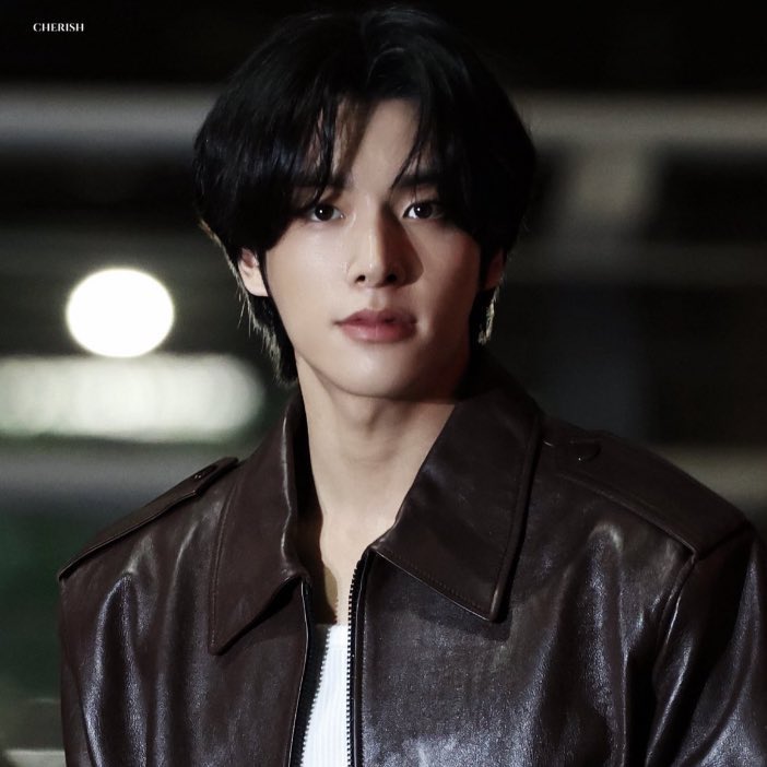 sjydaiIy's tweet photo. he’s gorgeous #enhypen_jake https://t.co/5EpjdiGUs1