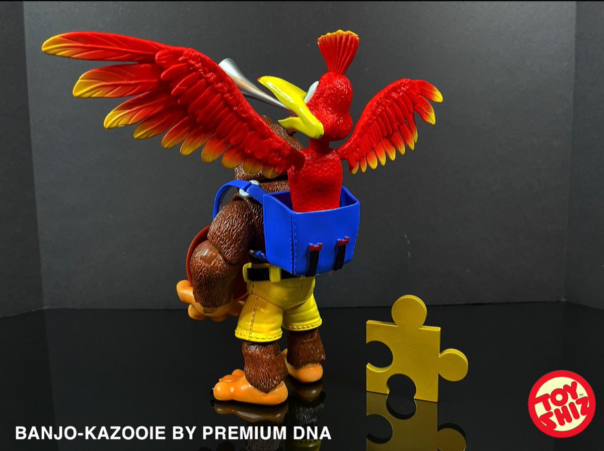 Toyshiz's tweet photo. YOU WILL BELIEVE, A BEAR CAN FLY!
The new #premiumdna BANJO-KAZOOIE action figure.
#banjokazooie #nintendo64 #n64 #neeyearsday #toyshiz https://t.co/LatRppyBff