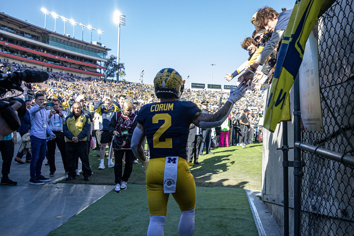 BlueBarronPhoto's tweet photo. Blake Corum has entered the chat https://t.co/9J29TWnTx4