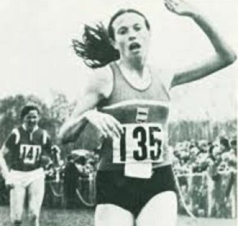 Jorge Gonzàlez Amo informa que acaba de fallecer la grandísima atleta Carmen Valero a los 68 años.
Impresionado por el avance de la tremenda noticia, espero más datos para confirmar los detalles.