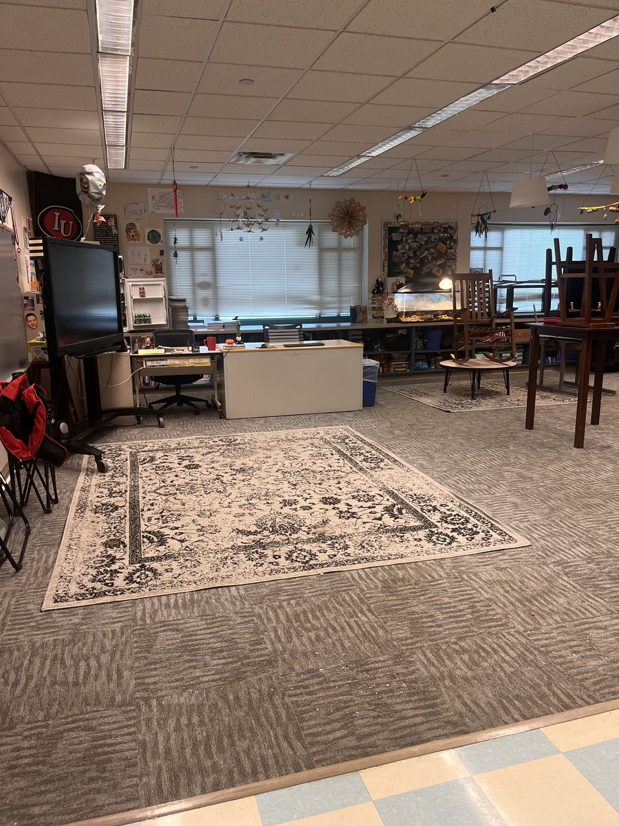 otsu2016's tweet photo. I hope everyone had a great holiday!  On the last day before break we got rid of the furniture that has served us well for the last 7 to 8 years. The room is so empty. Will the kids be sitting on the floor or bringing back desks? We will find out when they return on Wednesday! https://t.co/accRZa1kbg