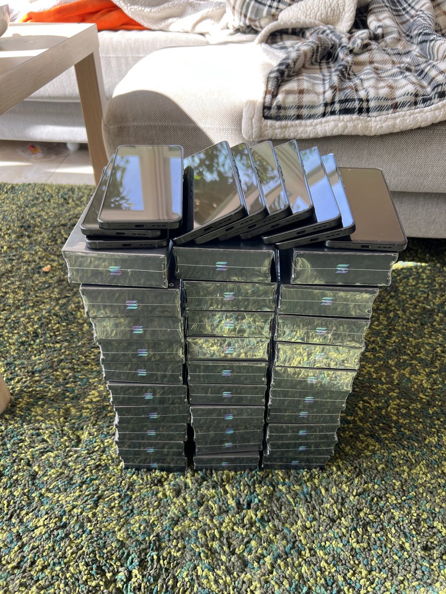 got my sagas in the mail today! Thanks <a href="/solanamobile/">Seeker | Solana Mobile</a> team!

When saga whale role in the discord?? 🐳🙂