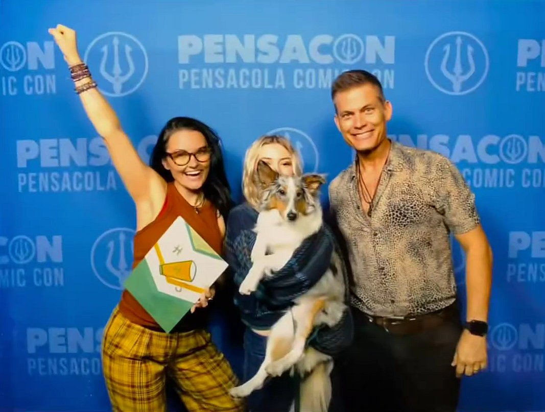 📸 Grace Van Dien with Casper, Jenny and Pluto at PensaCon via @JennyWenger's 2023 recap instagram post