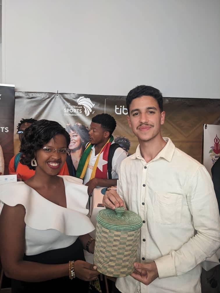 andikamagazine's tweet image. #flashback2023

Nothing can stop her!

The young Burundian entrepreneur @GrettaKathia represented #Burundi in #Casablanca in #Morocco, from May 23 to May 28, 2023 at the African Summit on Education through Sport organized by the NGO Tibu Africa under the patronage of UNESCO.…