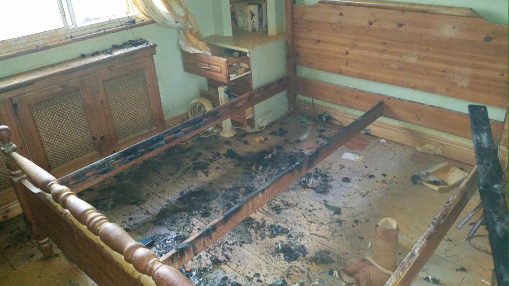 DubFireBrigade's tweet photo. Using an electric blanket tonight? 

Don't forget to #PlugOut before you go asleep

Keep all internal doors closed to slow down the spread of smoke and fire

#STOPfire https://t.co/zjVEC6TXrD