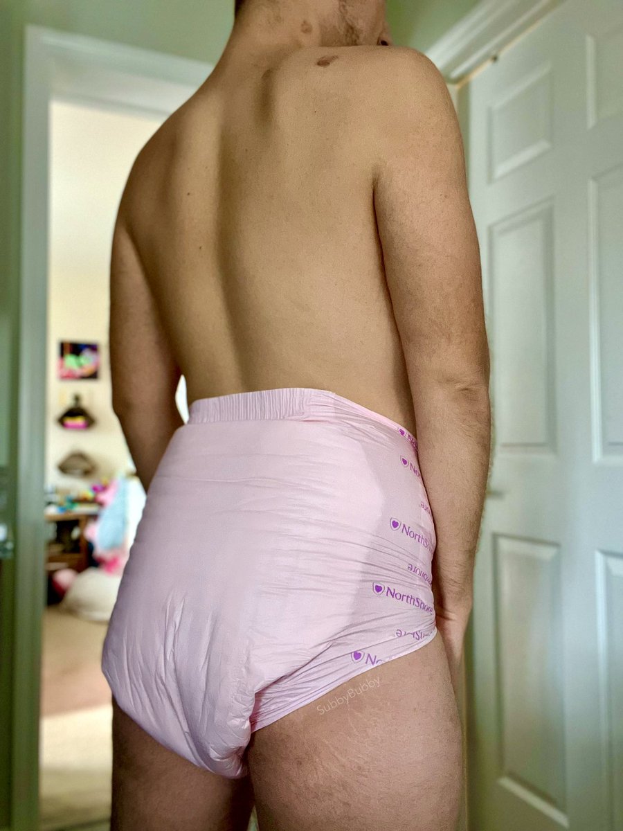 subbybubby22's tweet photo. Happy New Year! 🍾🥳🎉

Another year of thick crinkly diapers for me 😋 (and hopefully you too!) 

#abdl https://t.co/jHVd1S2TS9