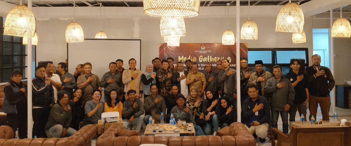 lutfiitem's tweet photo. awak media kota Batu, workshop kepemiluan  ( # KPU Kota Batu ) https://t.co/Rm5lzim3hL