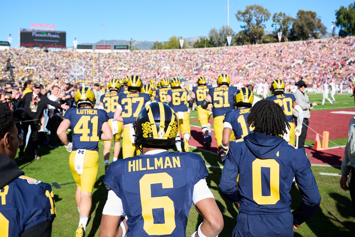 UMichFootball's tweet photo. ⏳ 30 minutes from now

#GoBlue https://t.co/8SIsxWpSOg