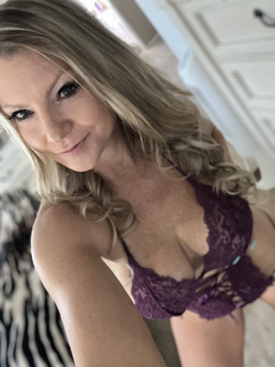 BriBrooksxxx's tweet photo. Cum play  in 2024 with me https://t.co/Y3WqvBUPvr