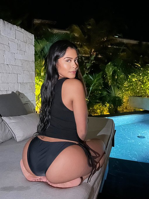 This year is about you and me ❤️🎉 https://t.co/LShzJmku08