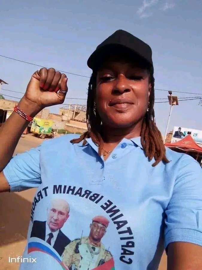 SidpawalmdeY's tweet photo. 🇧🇫
La blogueuse #Floflo est décédée

L'activiste et soutien du capitaine Ibrahim Traoré et de la transition Floflo est décédée ce 1er janvier 2024, ont annoncé plusieurs de ses camarades sur les #réseaux sociaux. https://t.co/cUqQpVMboP