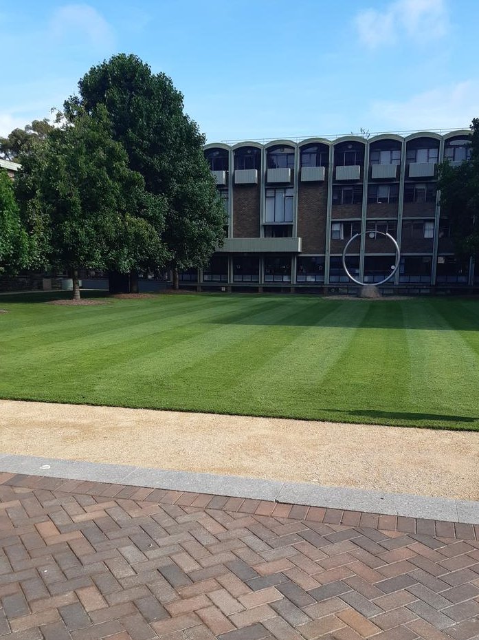 Pretty quiet on campus this morning. Kick starting the new year welcoming my @GonskiInstitute Summer Research Intern working with me on the Systemic Implications of Housing Affordability on the Teacher Shortage (HATS) project @UNSWADA