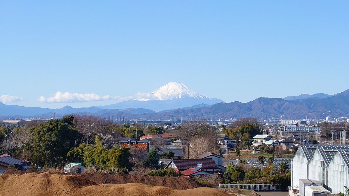 Roborovski73's tweet photo. 明けましておめでとうございます
今年も富士山が綺麗に見えました https://t.co/uD1xeAwxs7