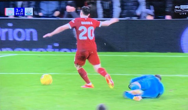 demslie02's tweet image. same old liverpool