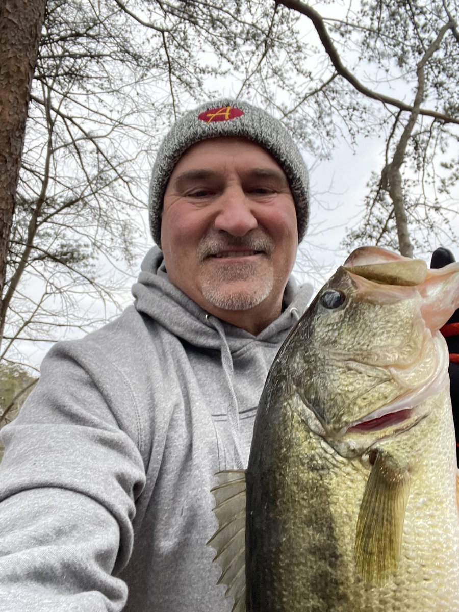 andy_olds's tweet photo. QUESTION: What do I do in between Bowl games? ANSWER: Throw a McStick Jerkbait off my dock and trick a 6+ plus “Hawg” into eating!! A CRAZY way to start 2024! Looks like my McStick will need some new hardware! #goodproblemtohave 🐟🙏 https://t.co/7CHQd9jltm