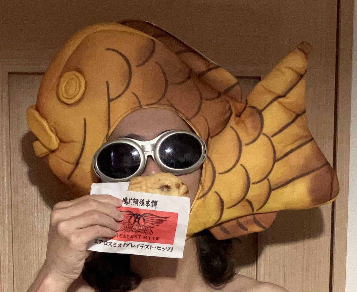 SOStoobad3's tweet photo. A happy new year!!!
We love Aerosmith!
We love Steven!
We love TAIYAKI!
あけましておめでとうございます㊗️
愛するエアロスミス!
愛するスティーブン!
愛するたい焼き!
#エアロスミスたい焼き
#エアロスミス
#IamStevenT
#PrayForSteven
#Aerosmith
#StevenTyler
#GreatestHits2023 https://t.co/DM6mso2oDT
