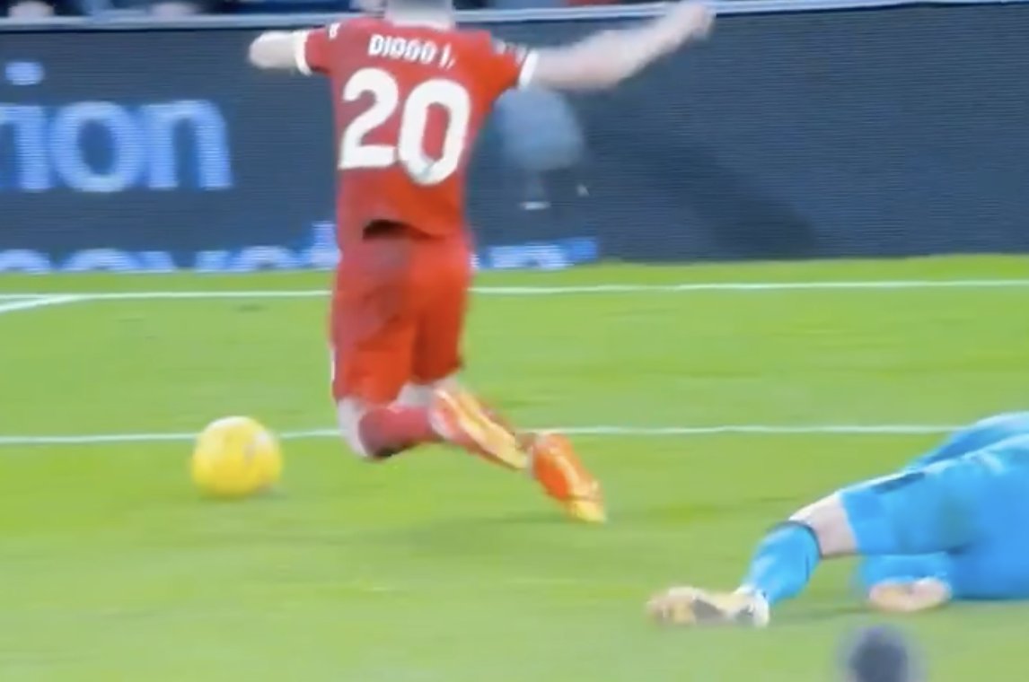 paddypower's tweet photo. VAR 1: Haha wow, what a dive that was.

VAR 2: F*ck me. Tom Daley would be proud of that one.

VAR 1: Reverse the decision then?

VAR 2: Nah.

VAR 1: Fair enough. https://t.co/YdoevrcC5X