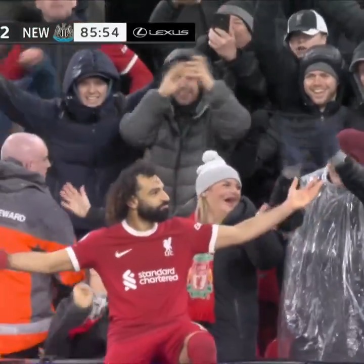 Salah seals the win from the penalty spot! #LIVNEW
