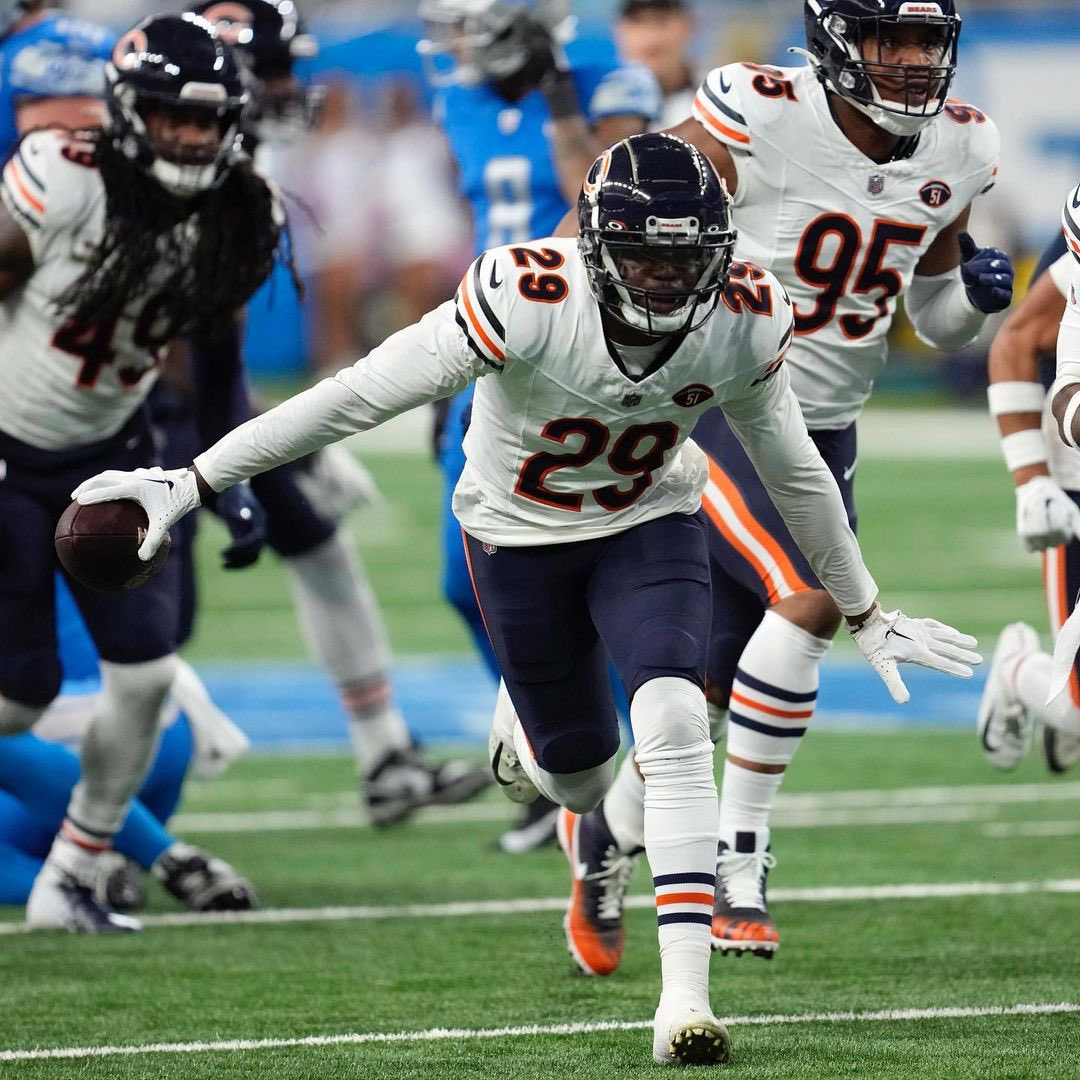 ROOKIE OF THE YEAR CANDIDATE: 

#Bears rookie cornerback Tyrique Stevenson is turning into a SUPERSTAR

• Leads all rookies in tackles
• Leads all rookies in INTERCEPTIONS 
• 6th in PBUS in the entire #NFL

<a href="/dreamchaserTy10/">Tyrique Stevenson</a> 🤯🤯🤯

(h/t <a href="/HoodiBrisker/">jaymani🥷🏾</a>)