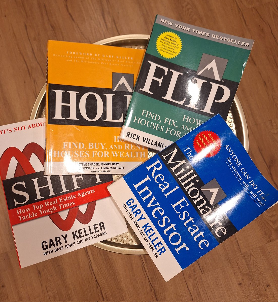 4 new books 📚 😍 for the New Year! Can't wait for the reads! One of my goals for the  new year is to read at minimum a book a month!  #investinginmybuisness #investinginmyself #alwayslearning #alwayslearningalwaysgrowing #growthmindset #personalgrowth #businessgrowth