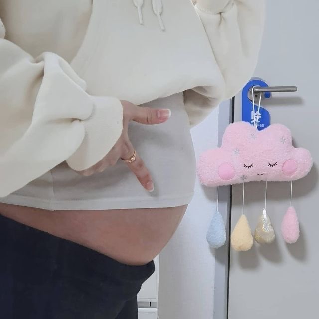 minhosstars's tweet photo. AU hyunin | baby fever (omegaverse)  

solo eran universitarios que tenían sexo casual… o eso hasta que la prueba de embarazo de jeong!n dio positiva. https://t.co/Q6VGOEm7MO