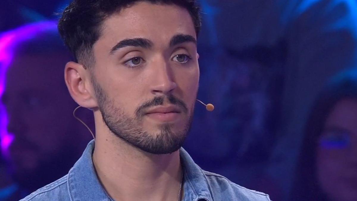 elenamerinnnnnn's tweet photo. encuentra las 0 diferencias #OtGala5 https://t.co/RbO8T522da