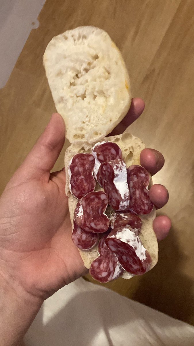 itsD3lay's tweet image. dios te pedí una cena no un manjar