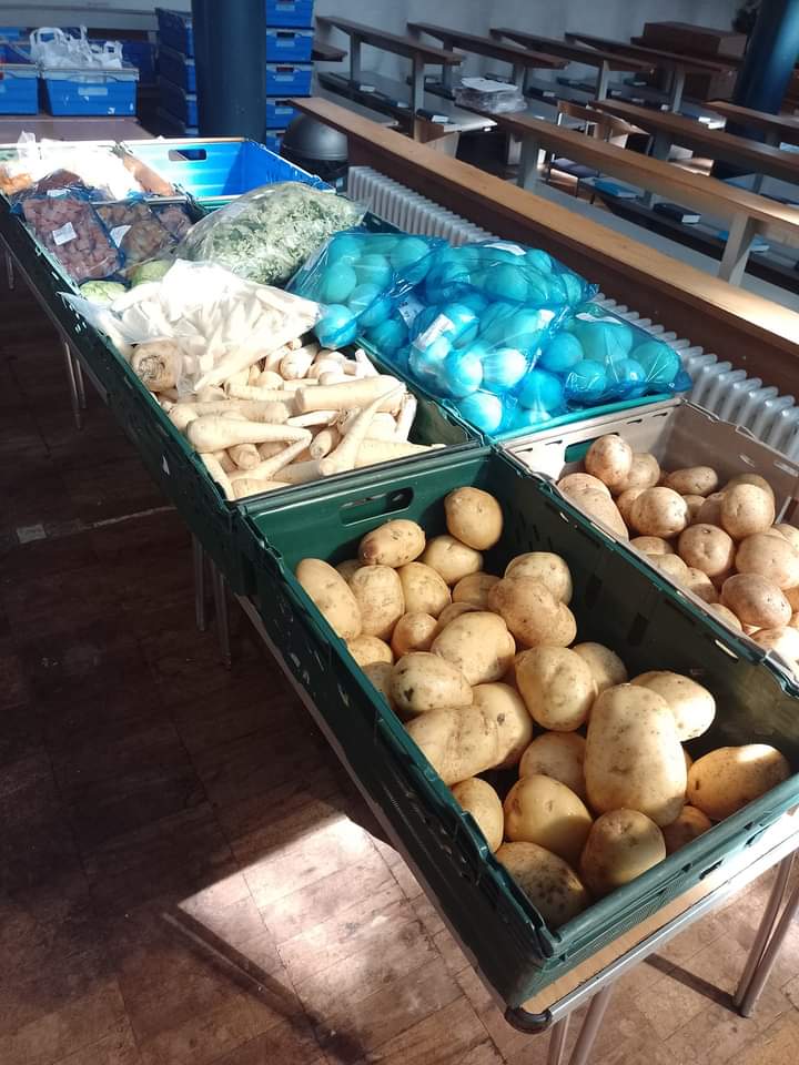 If your struggling and need help to buy food to feed yourself and your family, we are here to help..Call the community hub on 01279 927005 between the hours of 10 and 2 Monday to Friday to get a foodbank voucher
Please retweet this so as many as possible know this is available