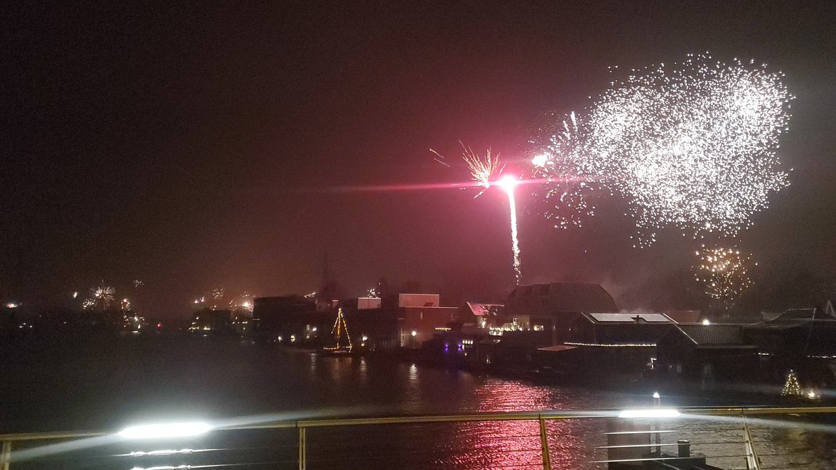 Acreates2's tweet photo. Happy new year! https://t.co/OhhoGqUtYU