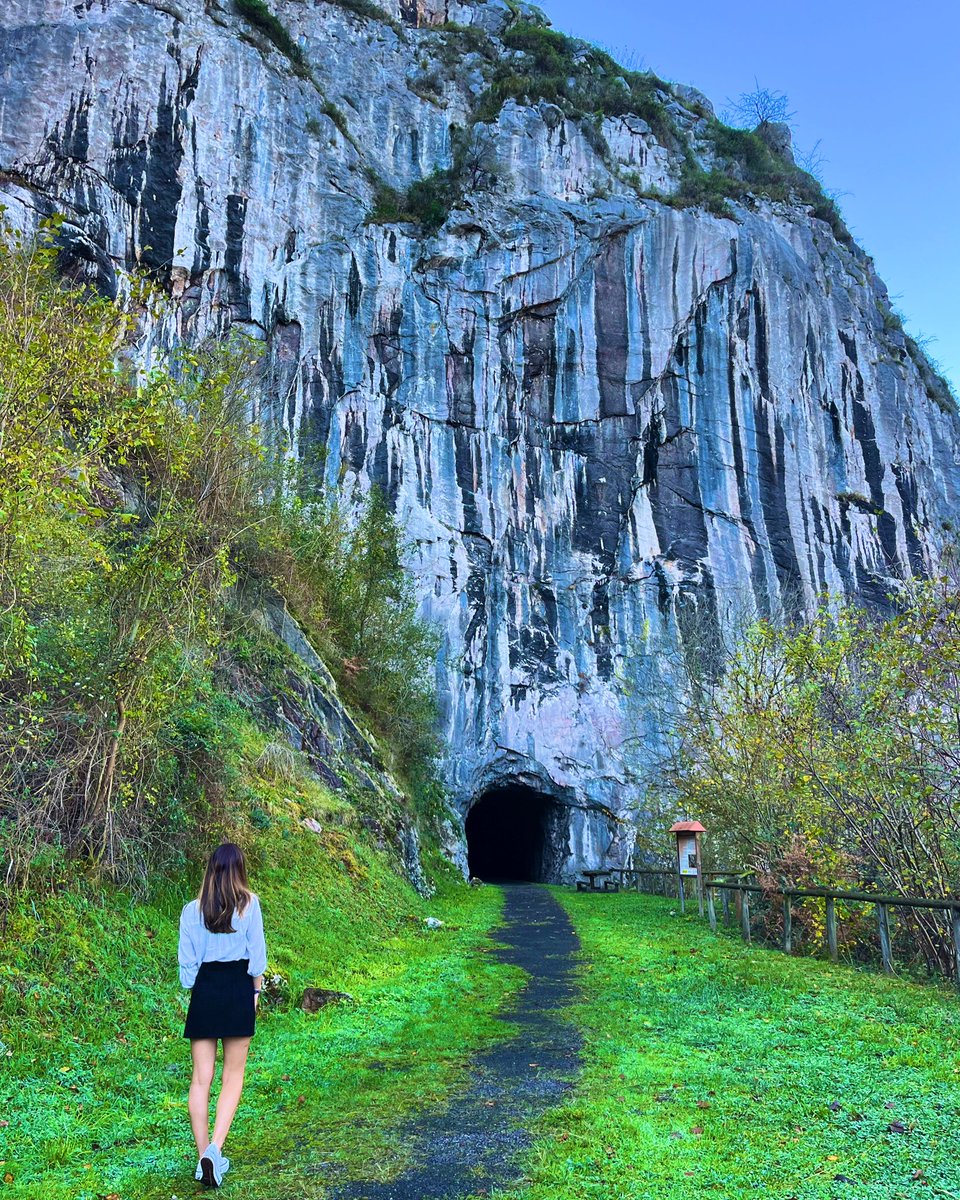 No suelo ponerme propósitos de año nuevo; 

mis objetivos suelen ser al medio o largo plazo, para no agobiarme! 

Y a estas alturas de la película, SER FELIZ, sin prisas y sin agobios, es MI FOLOSOFÍA de vida! 

Feliz 2024 a todos!