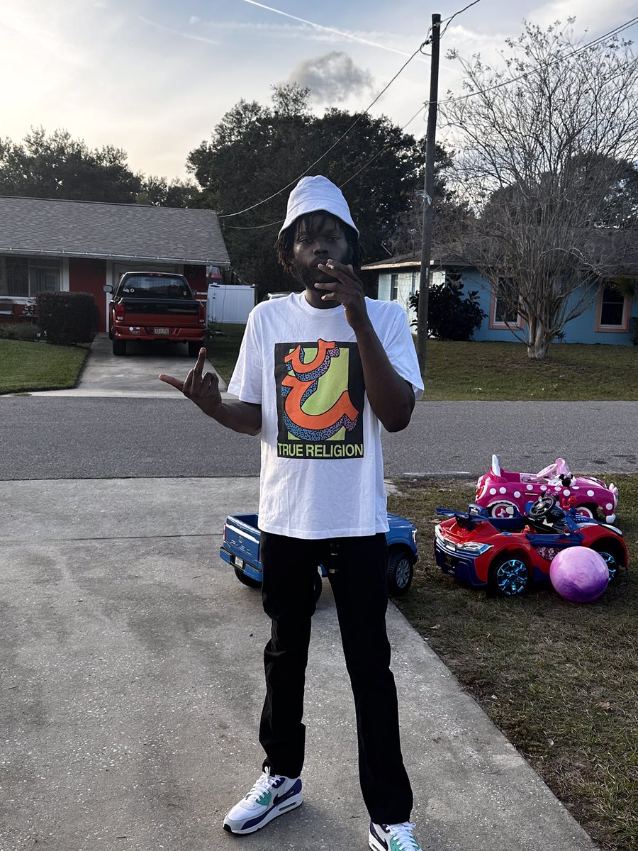 _LpbBoom's tweet photo. Same Lil Nigga Since 1997 I’ll Never Change 🤙🏿😎😮💨🖤
#HappyNewYears
#FreeDaGuys🔐
#LLDaBros💔 https://t.co/Ye8yiK4Mr5