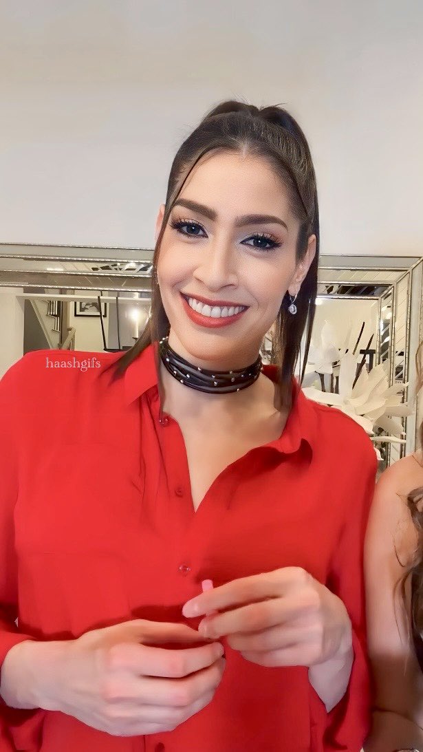 HaAshGifs's tweet photo. Su sonrisa con hoyuelos es mi favorita  #MesDeAshley ❤️ https://t.co/b8yi1C7Aab