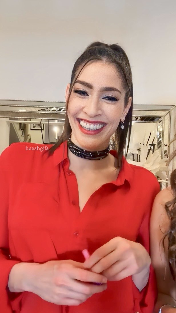 Su sonrisa con hoyuelos es mi favorita  #MesDeAshley ❤️