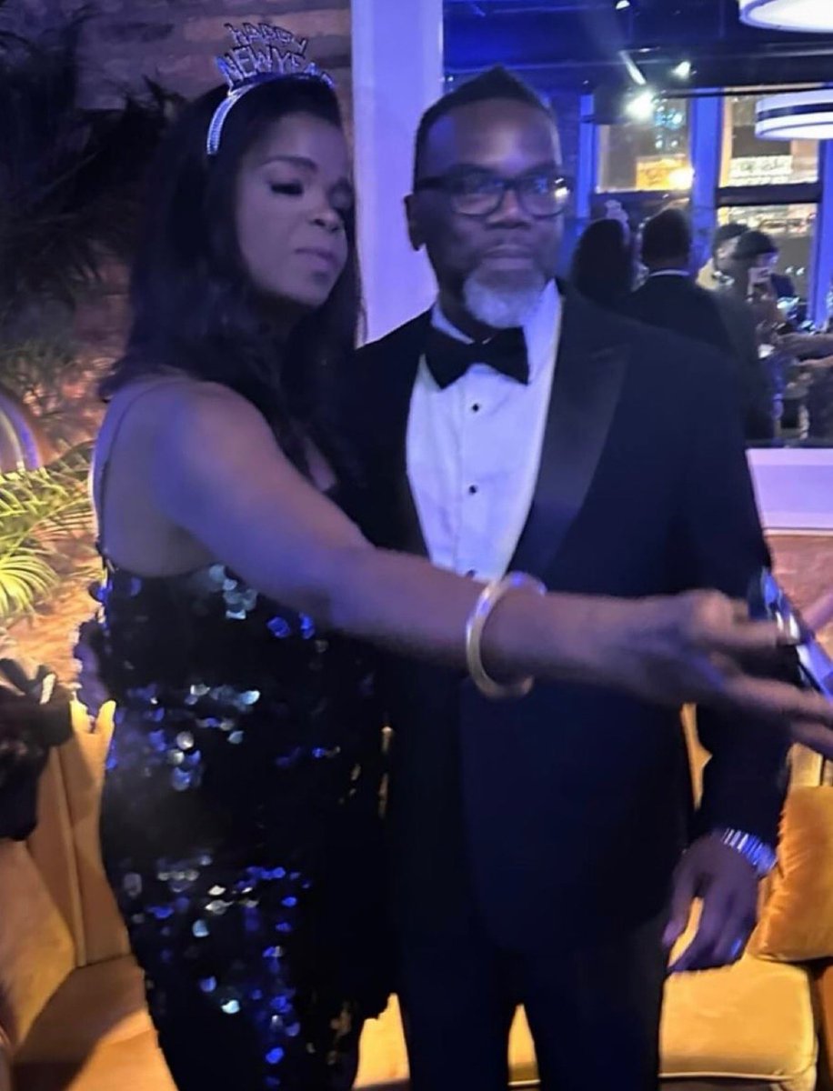 Here is a photo of the dynamic duo @kimfoxx and @Brandon4Chicago celebrating #NYE. Our incomprehensibly idiotic SA and our puppet Mayor. These 2 have done more to ruin @Chicago and @StateofIllinois in recent history than is imaginable. #chicago #politics