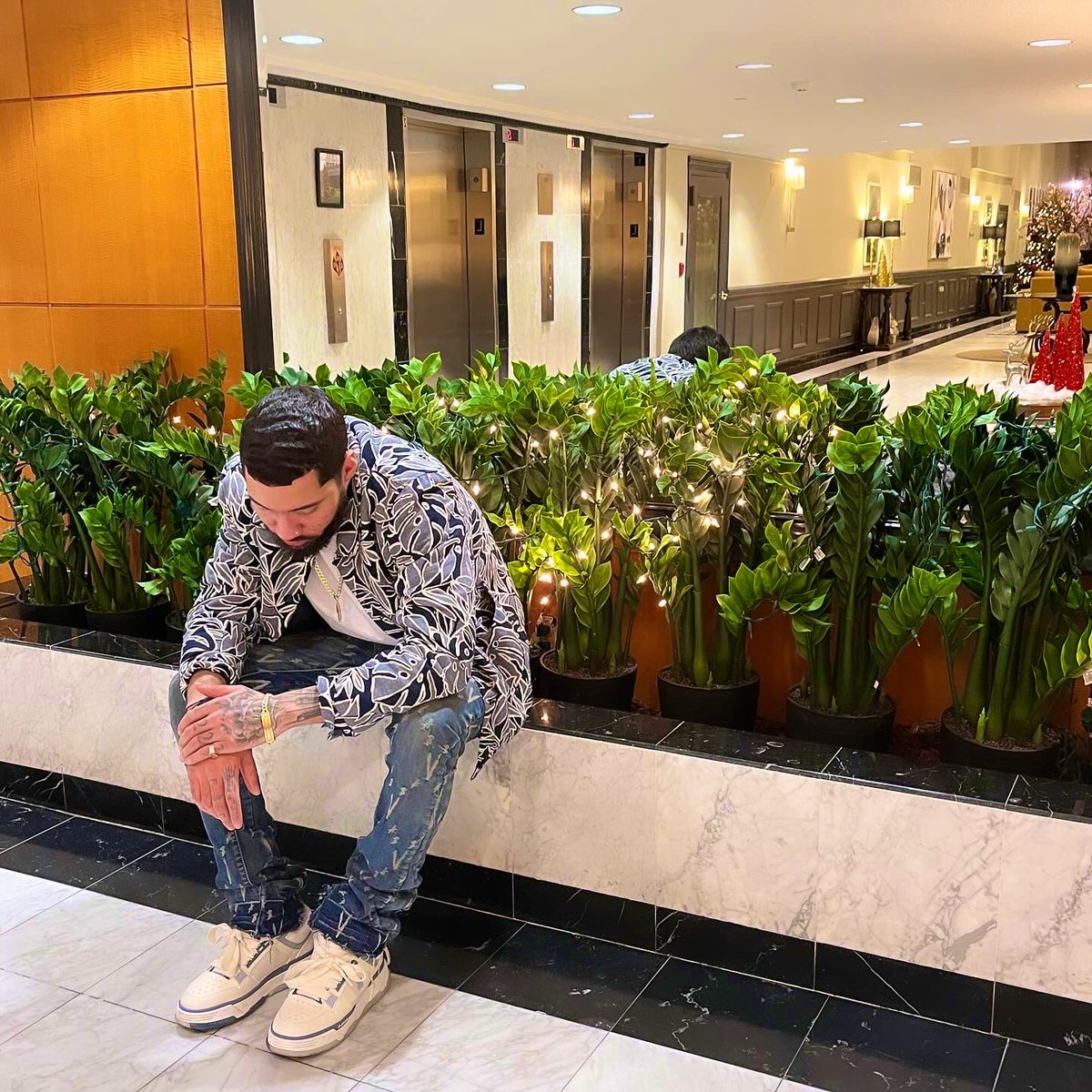 Youngnova_'s tweet photo. Toast to the new 24🦉 https://t.co/zuRCv4Yefq