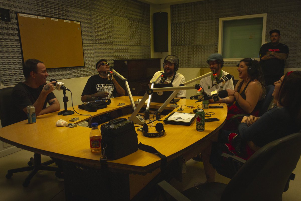 nirvana_verbal's tweet photo. Cerramos el 2023 con todo 📻🔥 Gracias a nuestros increíbles invitados por sumarse a el cierre de esta etapa, a los que nos bancaron a lo largo del camino, y a la radio pública por alojarnos. Un aplauso para el hip hop y vamos por ese 2024 🙏🏽 https://t.co/QL2pzfF3Ll