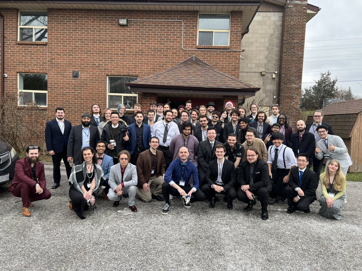 Insanely well dressed for a bunch of gamers 

📸 <a href="/alyssabgr/">alyssa ☼☽</a>