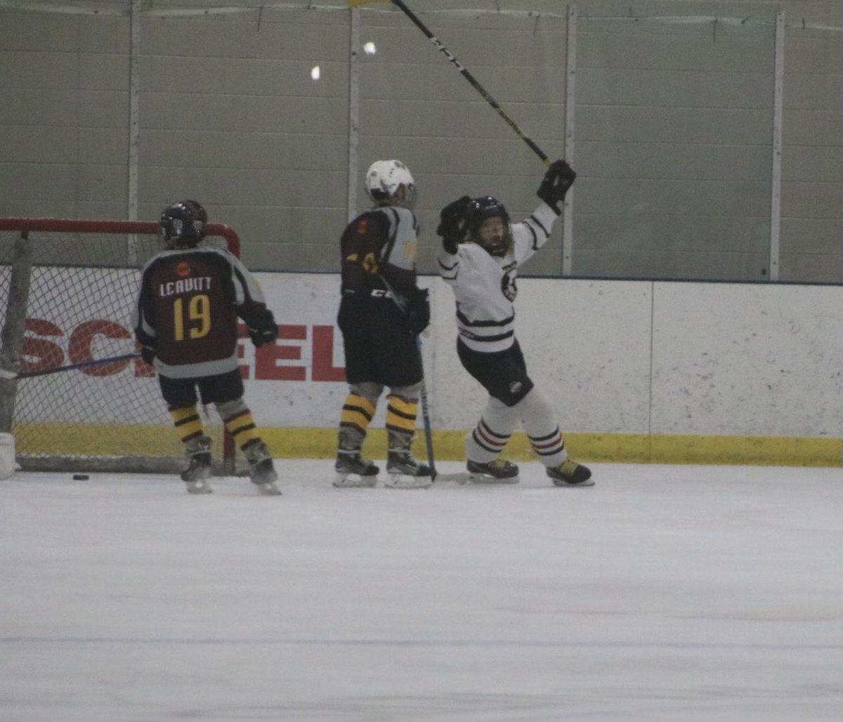 cyozzie's tweet photo. Excited for the 2nd half of the hockey season! Fun to see the whole team grow. #getbetterfaster @helios_hockey #perfectedges @Sparxhockey @HockeyThinkTank @CCMHockey https://t.co/Lbui5cZYnB