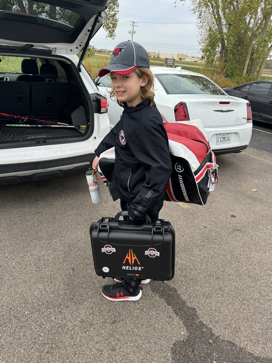 cyozzie's tweet photo. Excited for the 2nd half of the hockey season! Fun to see the whole team grow. #getbetterfaster @helios_hockey #perfectedges @Sparxhockey @HockeyThinkTank @CCMHockey https://t.co/Lbui5cZYnB