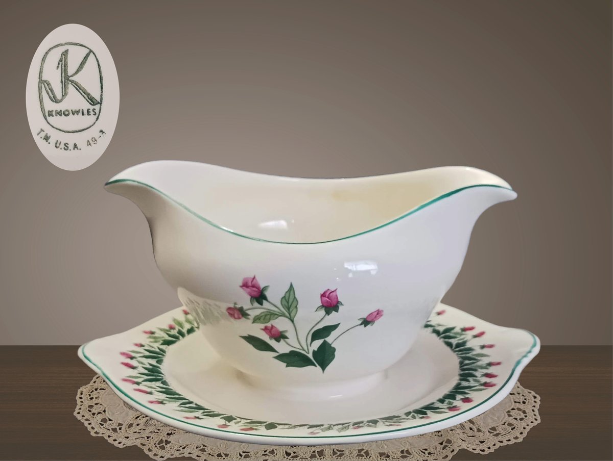 Knowles Gravy Boat Attached Underplate, Pink Roses Floral Pattern, Tennessee, USA, 49-3 forgottenkeepsakes.etsy.com/listing/127983… #pink #green #ceramic #gravyboat #attachedunderplate #servingdish #ceramicgravyboat #replacementchina #knowlesgravyboat