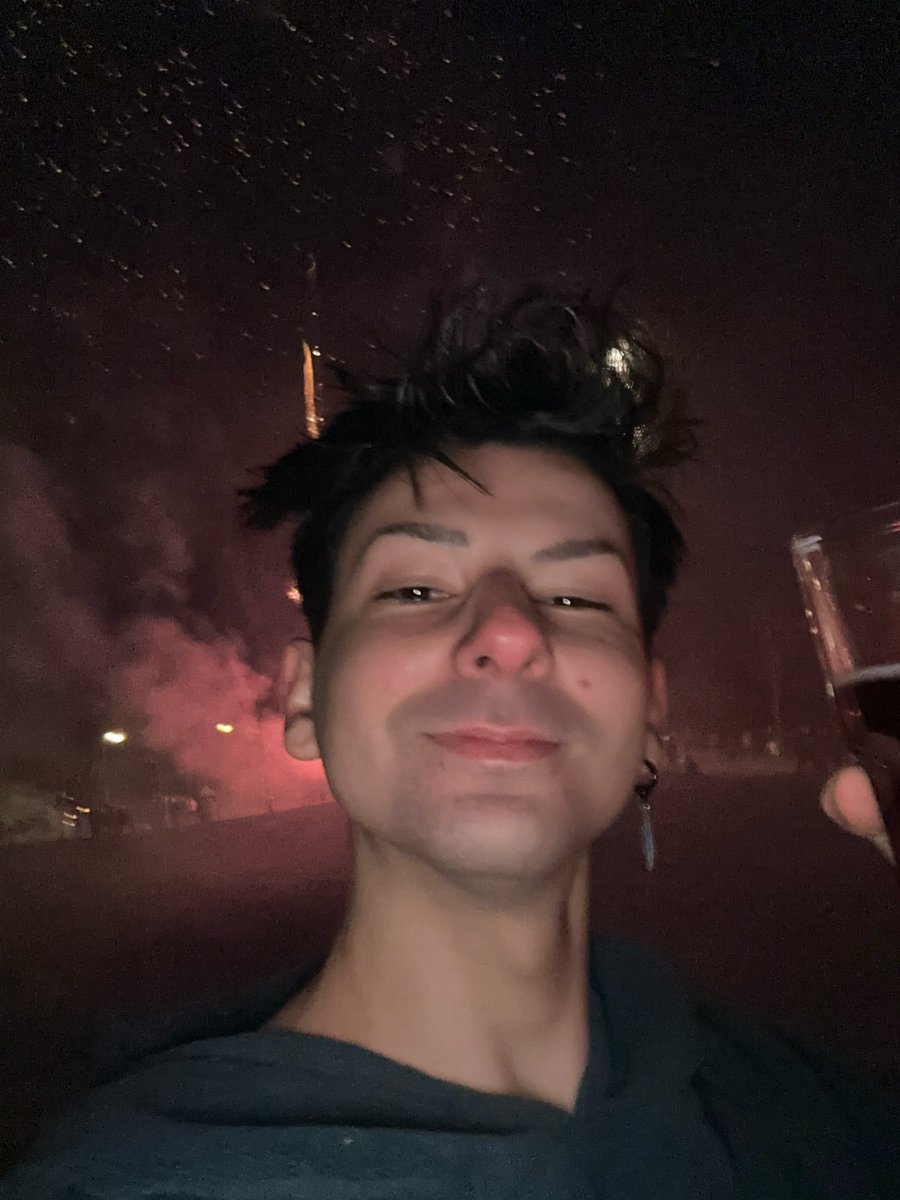 KevinBe37169936's tweet photo. Happy New Year 2️⃣0️⃣2️⃣4️⃣
Fühlt euch gedrückt 😘😘😘😘 https://t.co/vEw1MSijlA