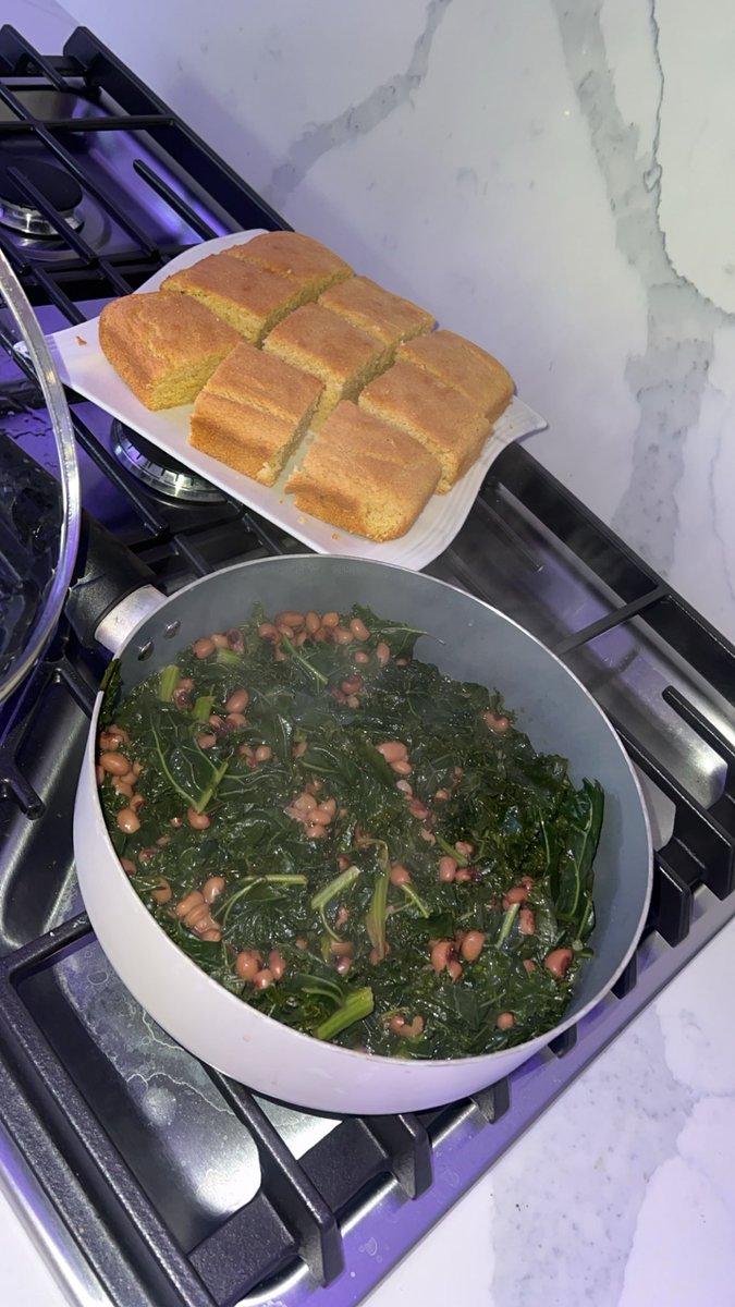 I always make my traditional good luck meal on New Year’s Day ✨ Greens with black eyed peas and gluten free cornbread 😋