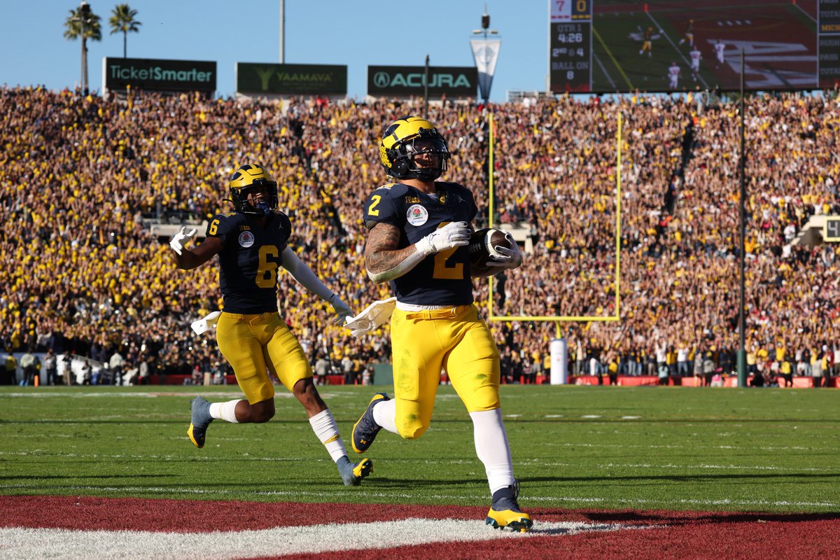 CFBONFOX's tweet photo. Michigan is 30-0 over the last three seasons when Blake Corum scores a touchdown 👀 https://t.co/ERtlyyw9dC