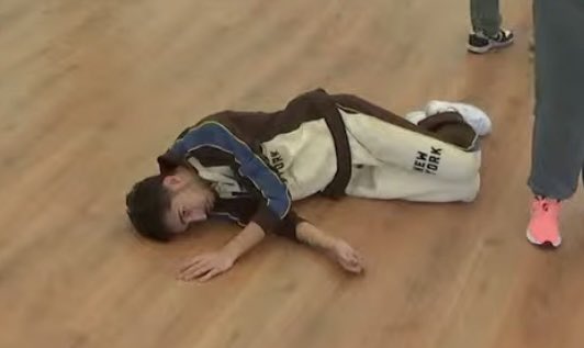 TheDarkness_45's tweet photo. La rabia que me da que la UNICA persona que hubiera puesto a Paul en su pizarra estaba sentado a su lado.

Mi pobre Paul. Aquí te queremos cariño 🥲❤️ #OTGala5 https://t.co/7uwW8fFAAI