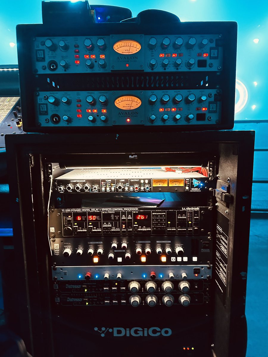 NotTheLightGuy tweet media